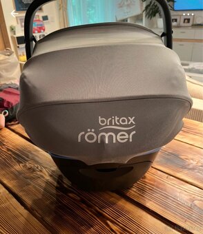 Autosedačka vajíčko Britax Romer Baby i size - 5