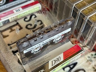 Audio kazety Sony HF 90 a TDK D90 - 5