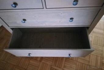 HEMNES VITRÍNA - 5