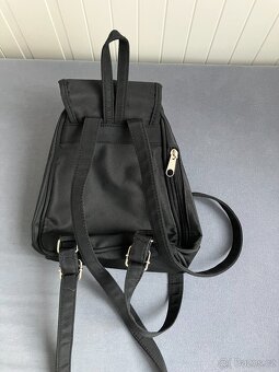 Černý batůžek se dvěma kapsami - 5