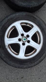 Škoda Octavia 1 sada originál alu + letní pneu 195/65/15 - 5