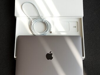 Macbook Apple M1 chip 16 RAM 256 ssd Jako nový - 5