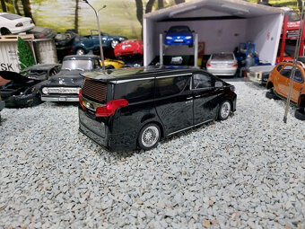 model auta 1:18 Toyota Alphard čierna farba ,Paudi - 5