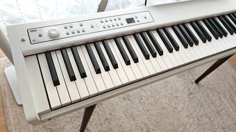 PIANO KORG D1 + nohy Korg ST-WL masivní dub + bedny 2xYamaha - 5