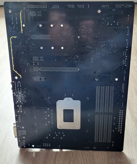 Základní deska Gigabyte s procesorem Intel a chladičem - 5