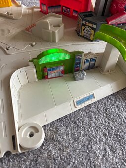 Hot Wheels Mega garáž se žralokem - 5