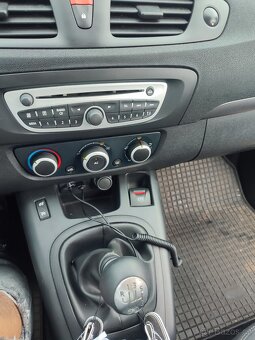 Renault Grand Scénic III s motorem 1.5 dCi 81 kW rok 2010 - 5