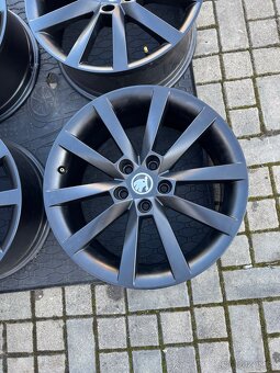 ORIGINÁL Alu Škoda ALARIS R18, 5x112 - TOP STAV - 5