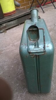 Retro kanystr s nálevkou na 5l - 5