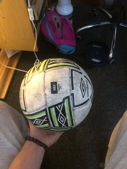 PELOTA NEO SWERVE LIGHTW Nº3 Umbro fotbalový míč - 5