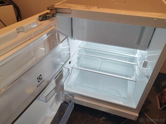 Lednice AEG vestavna - 5