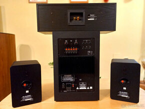 M-Audio Studiophile LX4 - 2.1 a Magnat Monitor Center 210 - 5