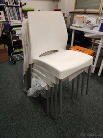 Prodám set 4 kvalitních italských židlí - Cena za sadu 4 ks - 5