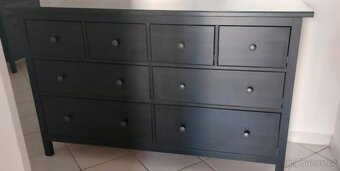 HEMNES KOMODA S OCHRANNÝM SKLEM - 5