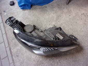 pravé přední světlo Peugeot 3008 od roku 2017 - 5