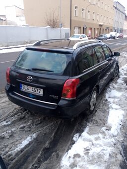 Toyota Avensis 2.2 D - 5