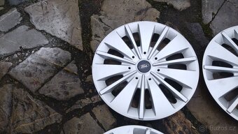 Prodám 4 originál poklice 16 na FORD - 5