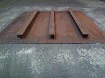 Prodám použitý plechový poklop 96,5cm x 96,5cm  bez rámu - 5