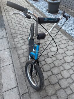 Modrá koloběžka - 5