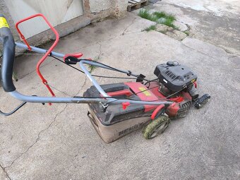 Prodám sekačku Hecht - 5