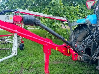 Pöttinger TOP 812 - shrnovač píce - 5