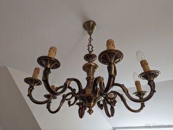 8-ramenný lustr z odlévané mosazi - 5