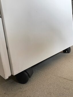 Kovovy organizer na koleckach - 5