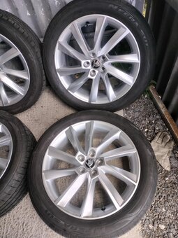 4ks alu disky orig. Škoda 5x100 R17 zanovne pneu 205/55 r17 - 5