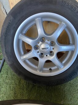 4ks ALUKOLA VW, ŠKODA, 6 1/2Jx15, ET 38 + 195/65 R 15 LETNÍ - 5