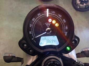 TRIUMPH STREET Twin - 5