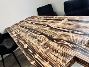 Jídelní stůl s masivní opálenou smrkovou deskou - 5