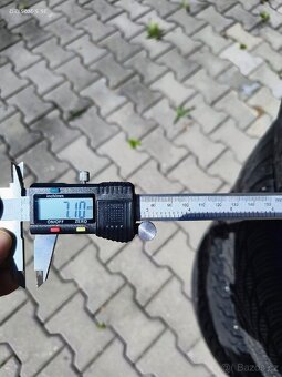 Prodám zimní pneu 235 60 R18 - 5