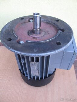 Přírubový elektromotor 380V.0,55kw-1380ot.min.Mohelnice. - 5