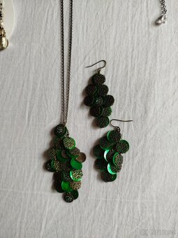 sada náušnic a náhrdelníků bižuterie Orsay... - 5