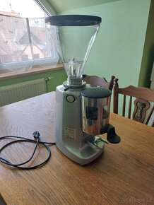 Mlýnek na kávu Mazzer - 5