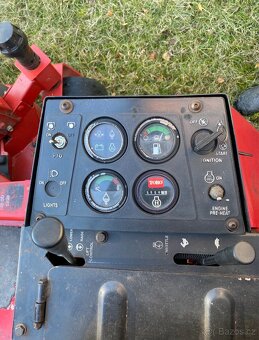 Zahradní traktor TORO Diesel Groundsmaster 220-D - 5