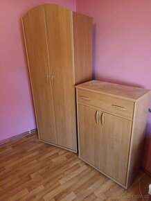 Prodám patrovou postel se skříní a stolem - 5