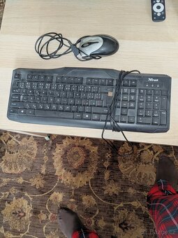 Prodám PC monitor, klávesnici, myš a repro. - 5