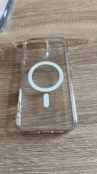 Prodám ochranné sklo a kryty na iPhone 16 pro max - 5