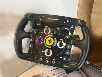Playseat + Thrustmaster T300 RS GT + Ferrari F1 Add-on - 5