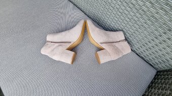 BÉŽOVÉ KOZAČKY - VEL: 39 - 5