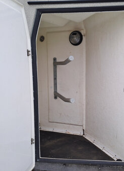 Prodám celolaminátový přívěs - přepravník na 2 koně Böckmann - 5