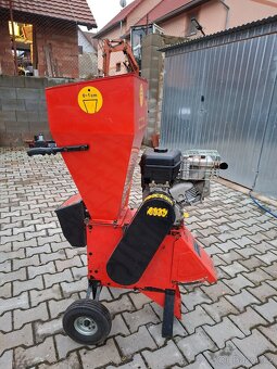 Prodám zahradní drtič benzínový - 5