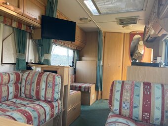 Karavan Bailey Senátor Milénium 2000 - 5