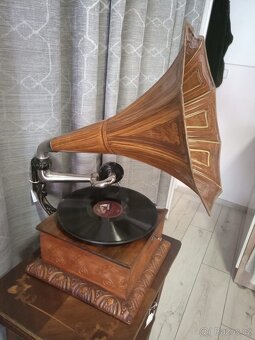 Malý gramofon s troubou - 5