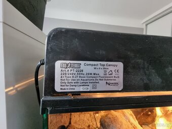 Agamy + terarium + švábi - 5