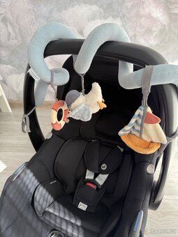 Maxi Cosi autosedačka CabrioFix i-Size + základna - 5