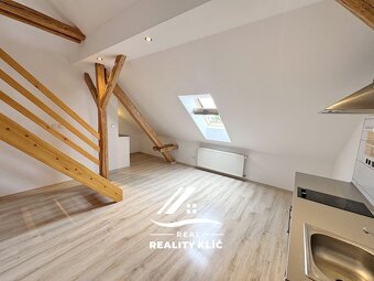 Pronájem mezonetového bytu 2+kk, 55m2, ul. U Hřiště , Ost - 5
