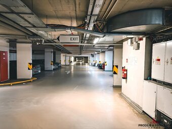 Prodej garážového stání 13 m²  Poděbradská, Praha - 5