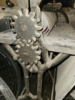 Historický starý mandl. Těžky - litina. - 5